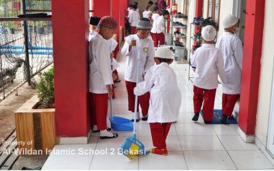 Senin Bersih di AL-WILDAN ISLAMIC SCHOOL 2 BEKASI: Ketika Menjaga Kebersihan Menjadi Kebiasaan Baik
