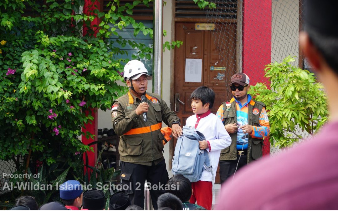 Wujudkan Sekolah Tangguh Bencana, AL-WILDAN ISLAMIC SCHOOL 2 BEKASI Gelar Mitigasi Bencana dan Simulasi Gempa Bumi